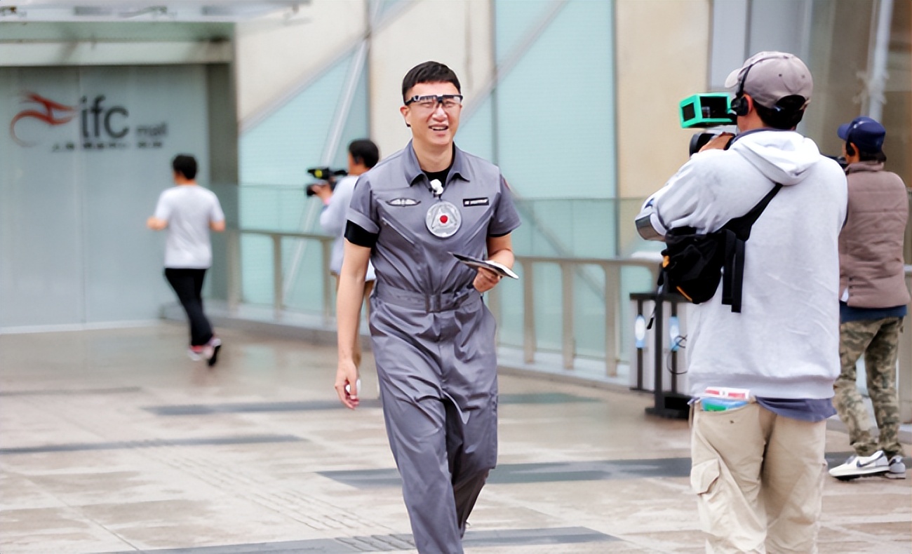 他如何从娱乐圈公认的“大哥”,到如今不讨人喜欢的“综艺咖”?