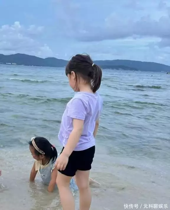 50岁撒贝宁现状:一家四口海南度假,住五星级酒店,确实很有钱