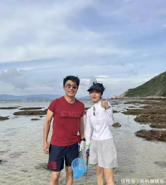 50岁撒贝宁现状:一家四口海南度假,住五星级酒店,确实很有钱