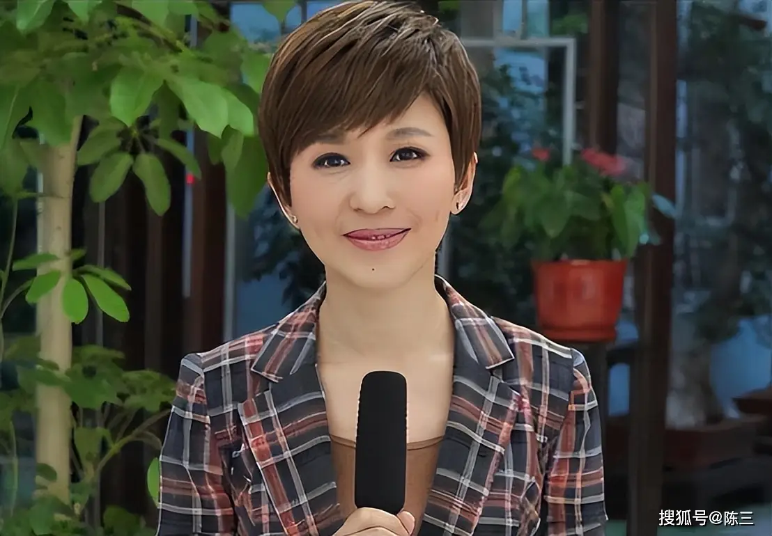 “落毛凤凰不如鸡” 离开央视两年再看欧阳夏丹现状,李思思没说错