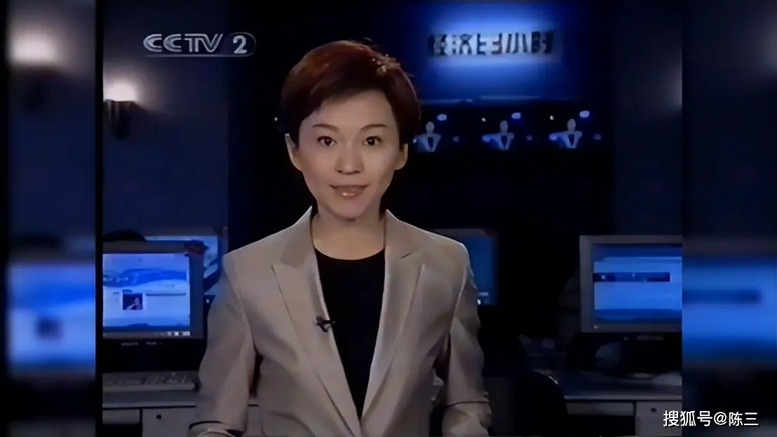 “落毛凤凰不如鸡” 离开央视两年再看欧阳夏丹现状,李思思没说错