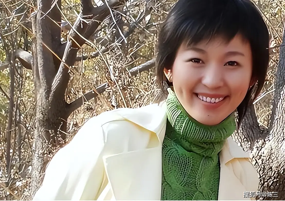 “落毛凤凰不如鸡” 离开央视两年再看欧阳夏丹现状,李思思没说错