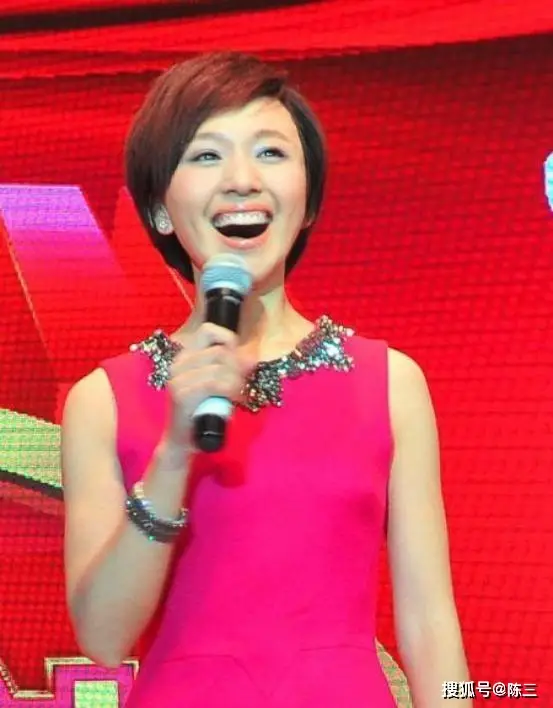 “落毛凤凰不如鸡” 离开央视两年再看欧阳夏丹现状,李思思没说错