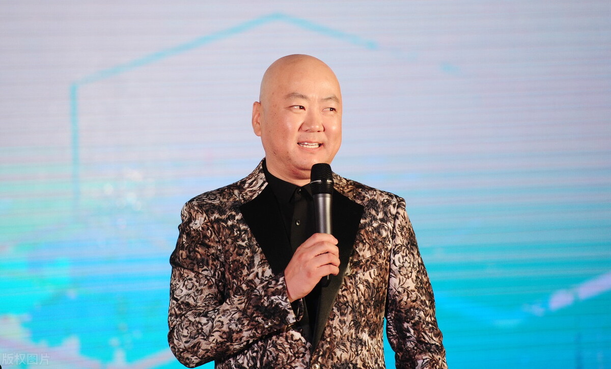 连登21次春晚,“一句话被索赔1亿”,55岁的郭冬临现在怎样了?