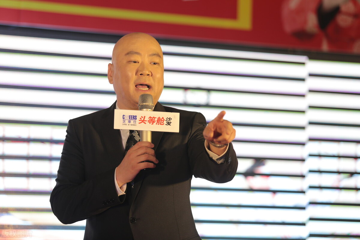 连登21次春晚,“一句话被索赔1亿”,55岁的郭冬临现在怎样了?