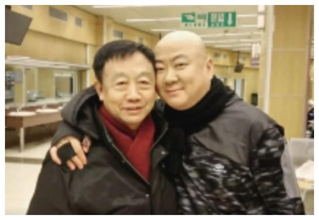 连登21次春晚,“一句话被索赔1亿”,55岁的郭冬临现在怎样了?