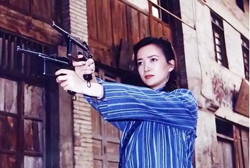 离婚21年，再回首许亚军与何晴，映射出不少离婚中年夫妻的困境