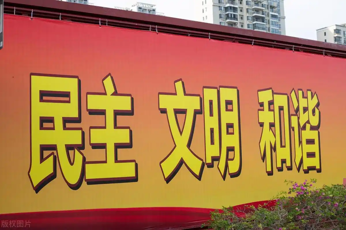 突发!女子被警方强奸事件,民警称对方反抗不激烈,最新回应惊人