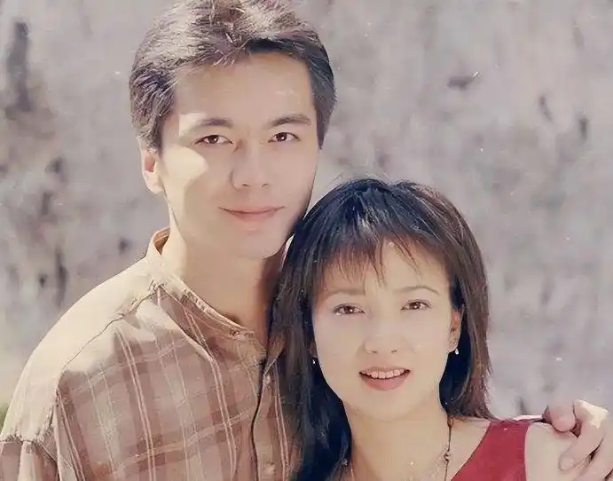 60岁依旧风采:他成名后的婚姻风波,离婚背后的心酸故事!