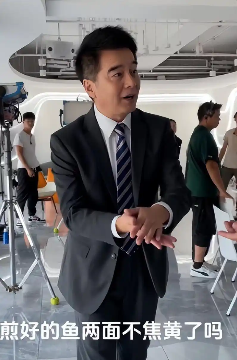 60岁依旧风采:他成名后的婚姻风波,离婚背后的心酸故事!
