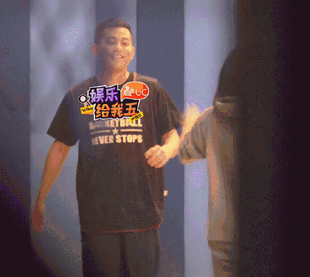 如今苏醒恋情曝光,当年他暴打李炜时,张杰做了一件特别仗义的事