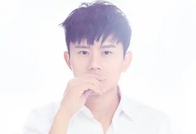 如今苏醒恋情曝光,当年他暴打李炜时,张杰做了一件特别仗义的事
