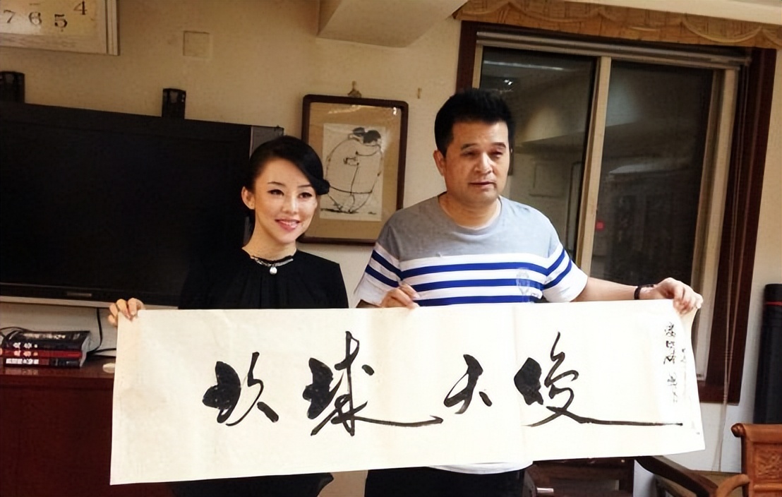 从“央视名嘴”到“农村大爷”,已被封杀8年的毕福剑到香港捞金