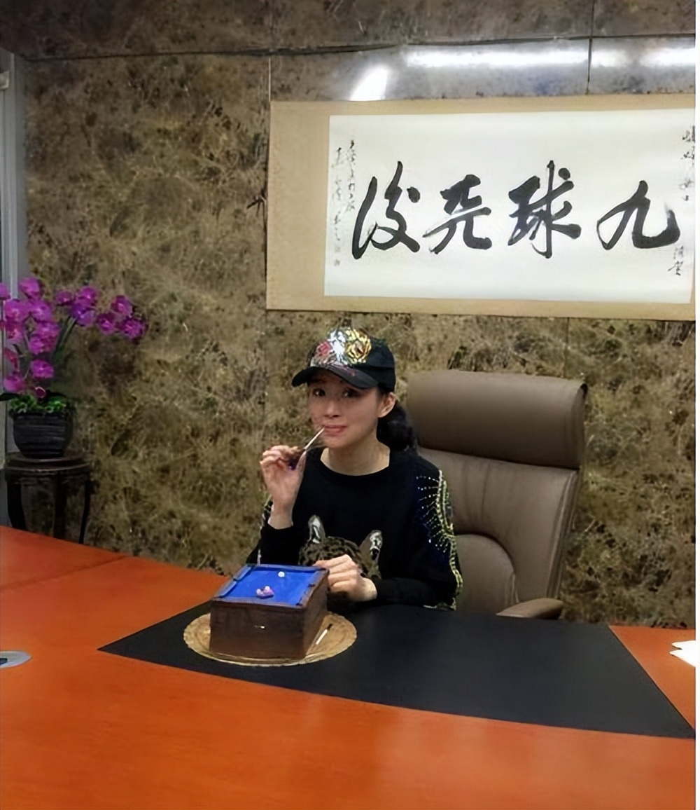 从“央视名嘴”到“农村大爷”,已被封杀8年的毕福剑到香港捞金