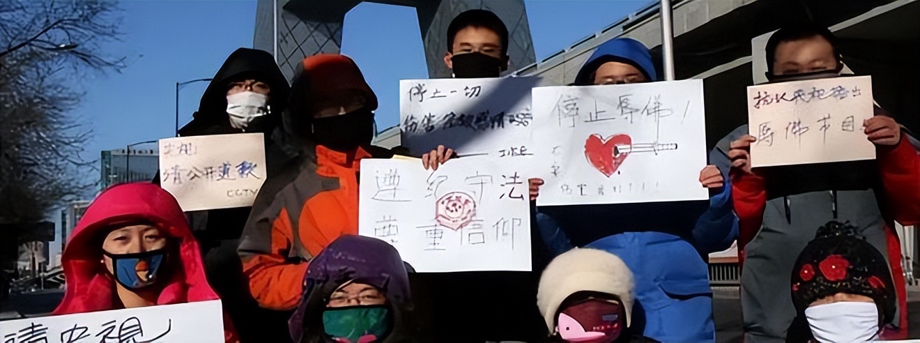 从“央视名嘴”到“农村大爷”,已被封杀8年的毕福剑到香港捞金