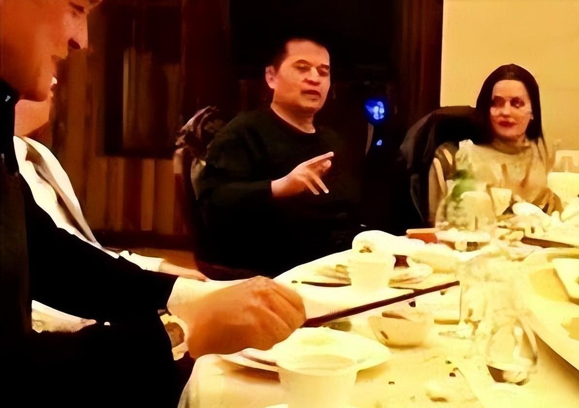 从“央视名嘴”到“农村大爷”,已被封杀8年的毕福剑到香港捞金