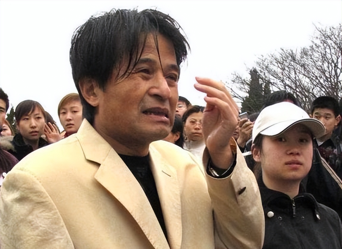 从“央视名嘴”到“农村大爷”,已被封杀8年的毕福剑到香港捞金