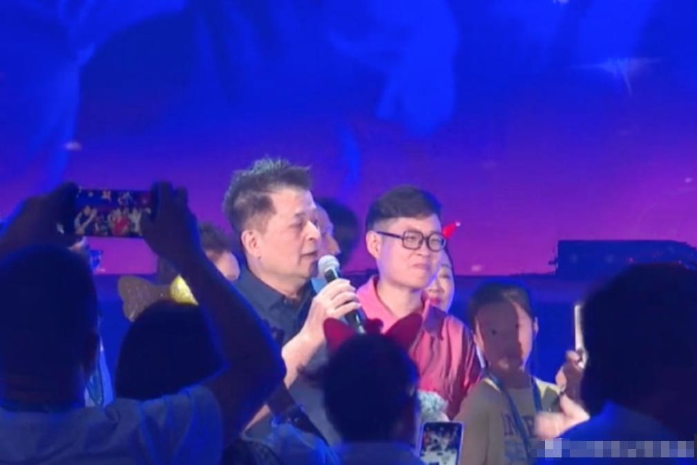 从“央视名嘴”到“农村大爷”,已被封杀8年的毕福剑到香港捞金