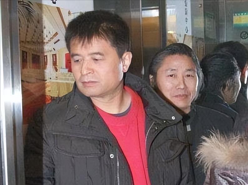从“央视名嘴”到“农村大爷”,已被封杀8年的毕福剑到香港捞金