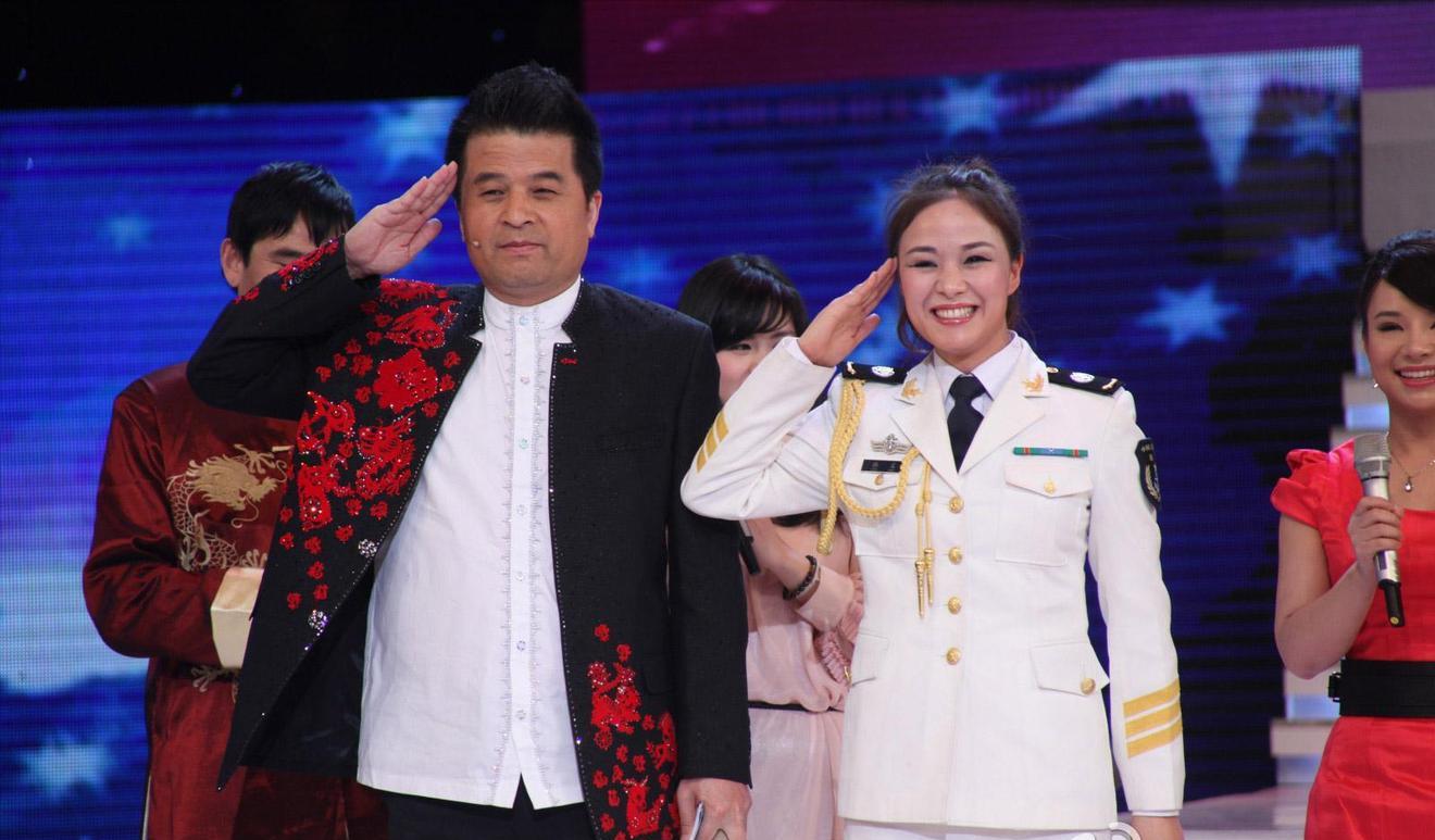 从“央视名嘴”到“农村大爷”,已被封杀8年的毕福剑到香港捞金
