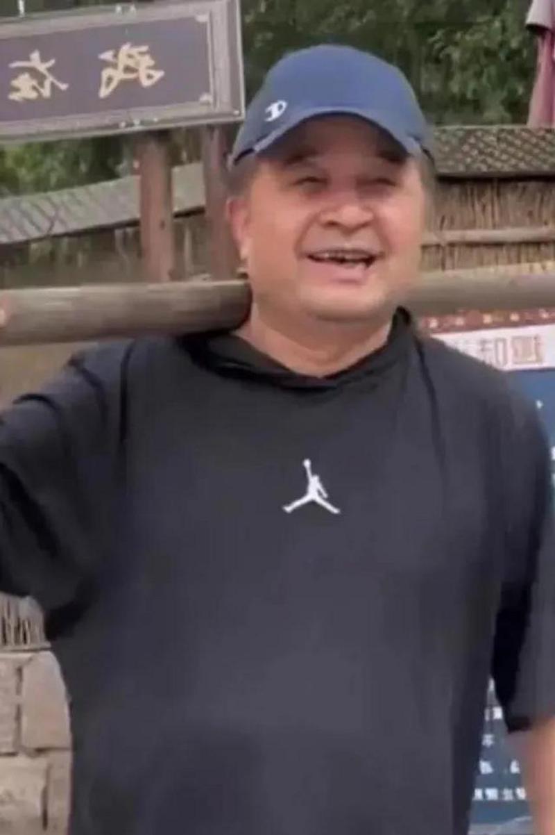 从“央视名嘴”到“农村大爷”,已被封杀8年的毕福剑到香港捞金