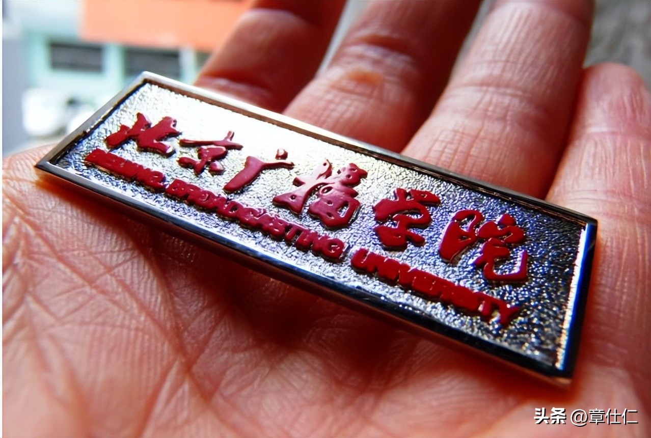 从“央视名嘴”到“无名大爷”,毕福剑走到这一步,怪不了别人