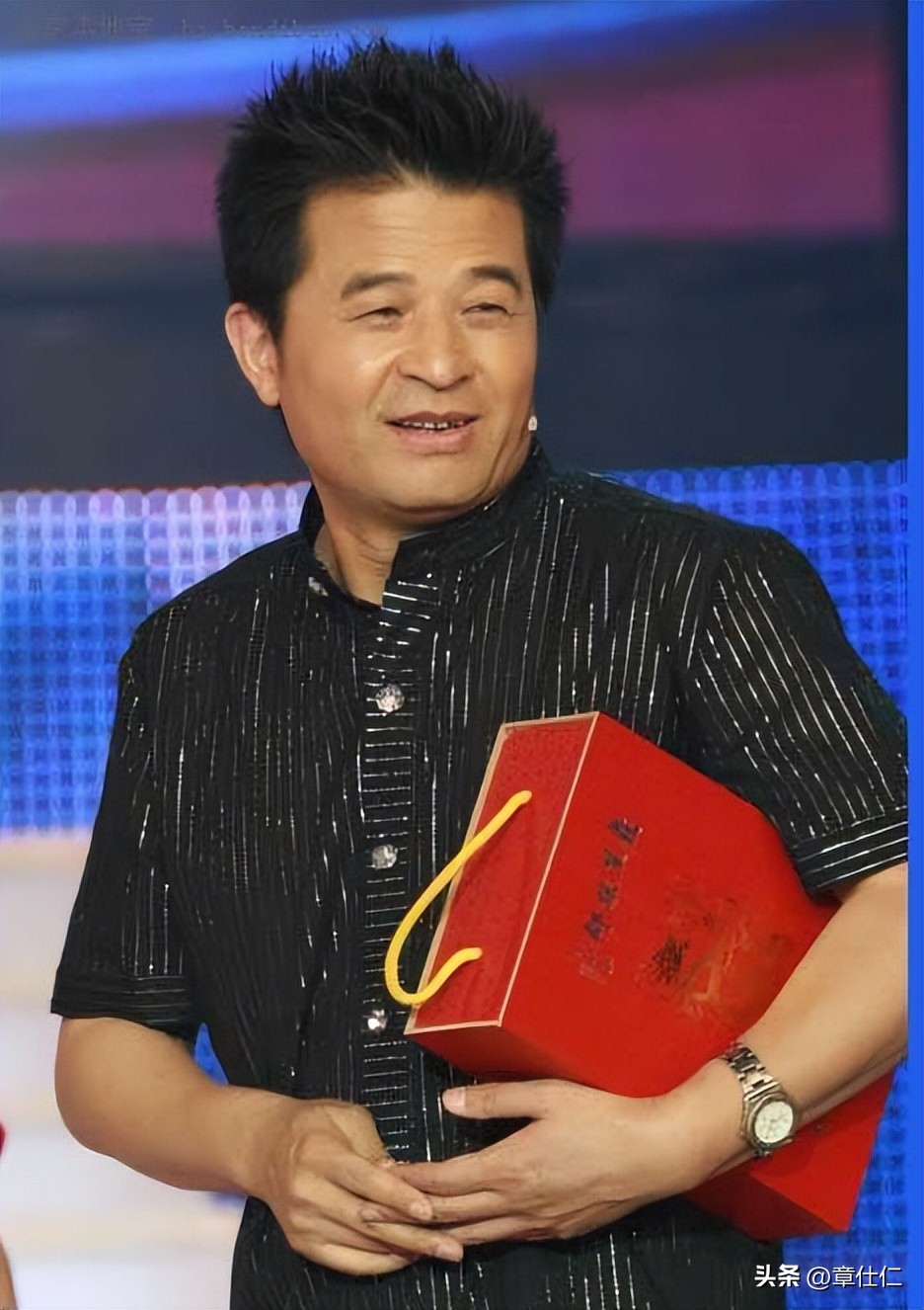 从“央视名嘴”到“无名大爷”,毕福剑走到这一步,怪不了别人