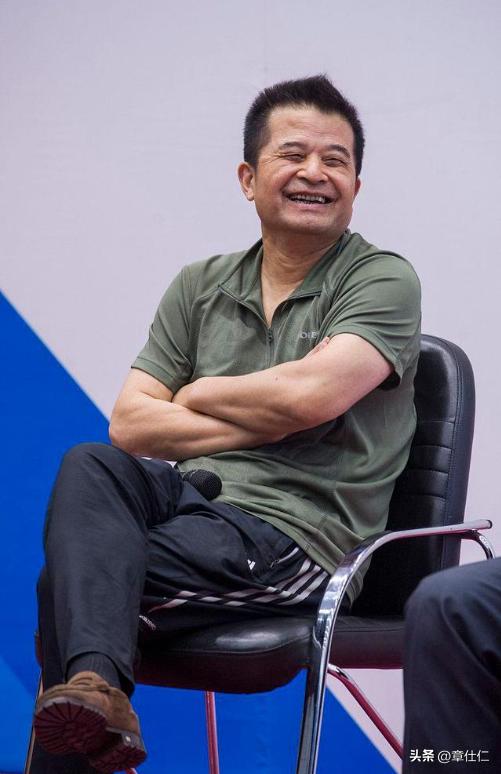 从“央视名嘴”到“无名大爷”,毕福剑走到这一步,怪不了别人