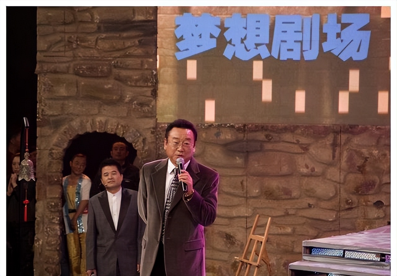 64岁的毕福剑重现镜头前,被人直呼认不出,他的前半生经历了什么