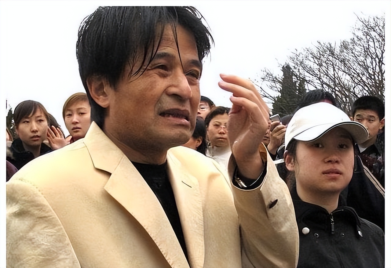 64岁的毕福剑重现镜头前,被人直呼认不出,他的前半生经历了什么