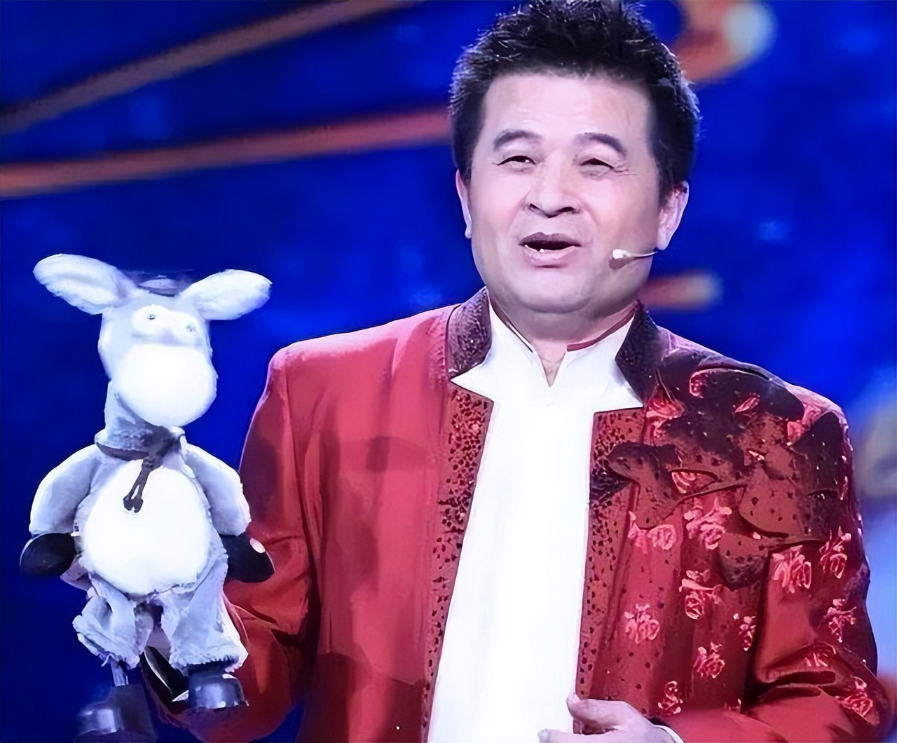64岁的毕福剑重现镜头前,被人直呼认不出,他的前半生经历了什么