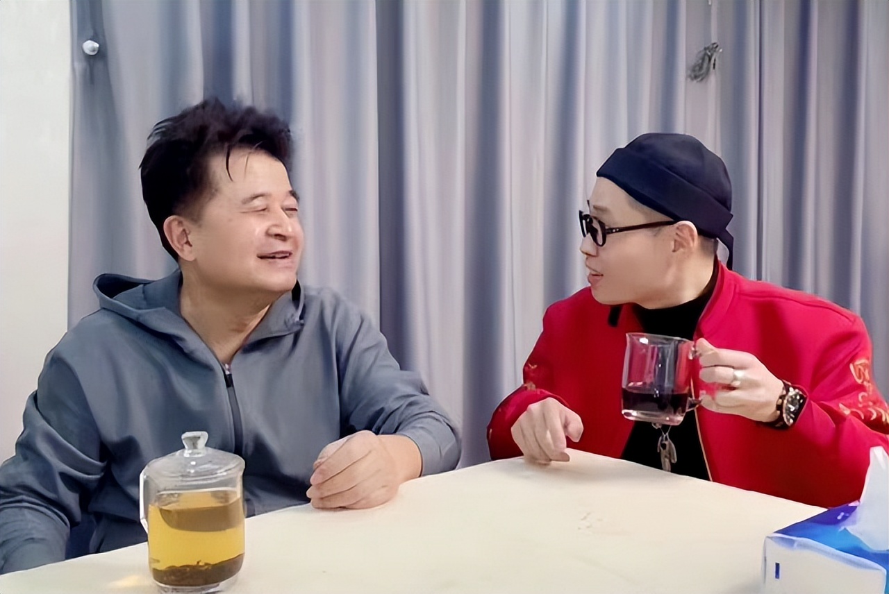 64岁的毕福剑重现镜头前,被人直呼认不出,他的前半生经历了什么