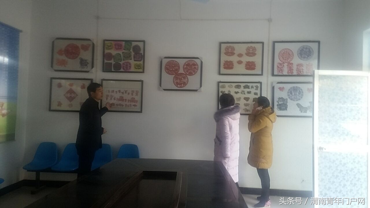 大荔县赵渡镇喜迎市上调研 开展“送戏下乡”和“义写春联”活动