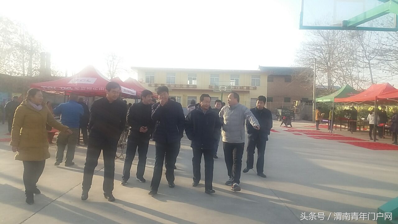 大荔县赵渡镇喜迎市上调研 开展“送戏下乡”和“义写春联”活动