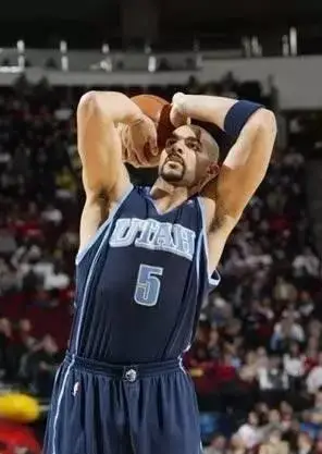 NBA投篮最怪异搞笑的10位球员,前3令人忍俊不禁,第一无人能复制