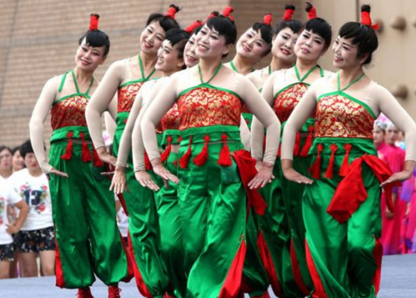 美国人怎么评论中国大妈跳广场舞?