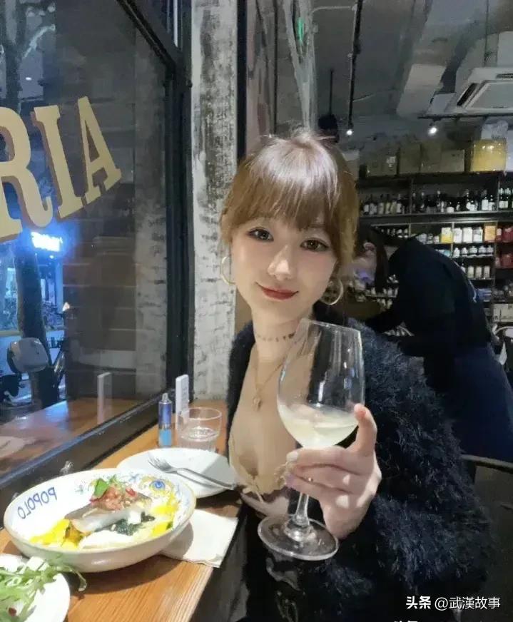 扬州事件女主释出：坦然面对性感照曝光，网络哗然