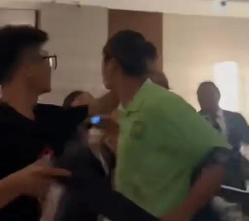 体坛快评｜与球迷起冲突，张玉宁深夜道歉，惨败后劲更得往一处使