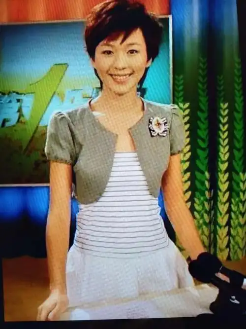 “央视国脸”欧阳夏丹：父亲病逝母亲又患癌，今43岁仍单身未嫁