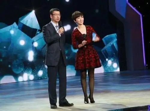 “央视国脸”欧阳夏丹：父亲病逝母亲又患癌，今43岁仍单身未嫁