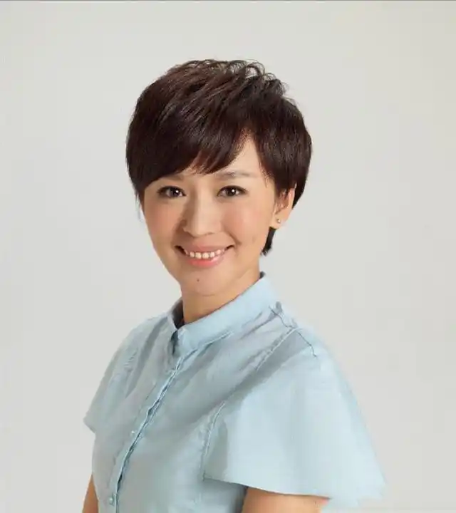“央视国脸”欧阳夏丹：父亲病逝母亲又患癌，今43岁仍单身未嫁