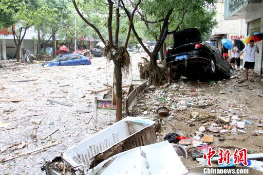 洪灾后的陕西绥德：泡在洪水里的繁华街市(图)