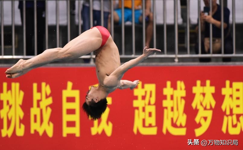 跳水男队员的“难言之隐”：刮体毛是基本要求，泳裤太小备受关注