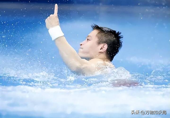 跳水男队员的“难言之隐”：刮体毛是基本要求，泳裤太小备受关注