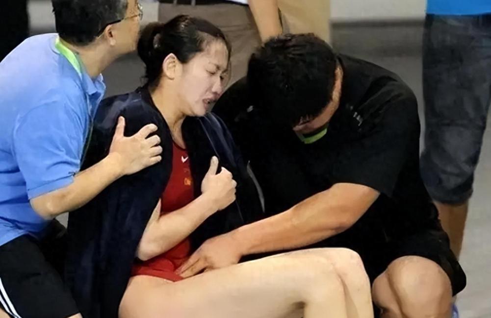 女运动员“难以启齿”的心酸：赛前“刮毛”、赛后强忍疼痛扯泳衣