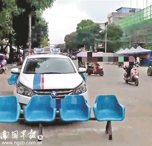 出租车下乡遭人堵截，车上乘客被逼下车！竟是因为这个
