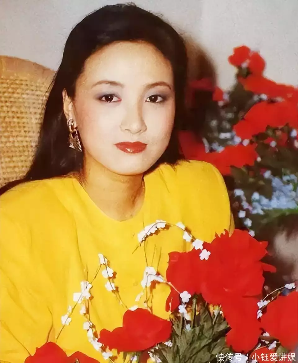 她是张国立前妻，丈夫移情她低调放手，如今67岁仍独自一人