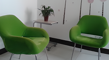 她是张国立前妻，老公移情别恋后她默默放手，现在67岁还是一个人