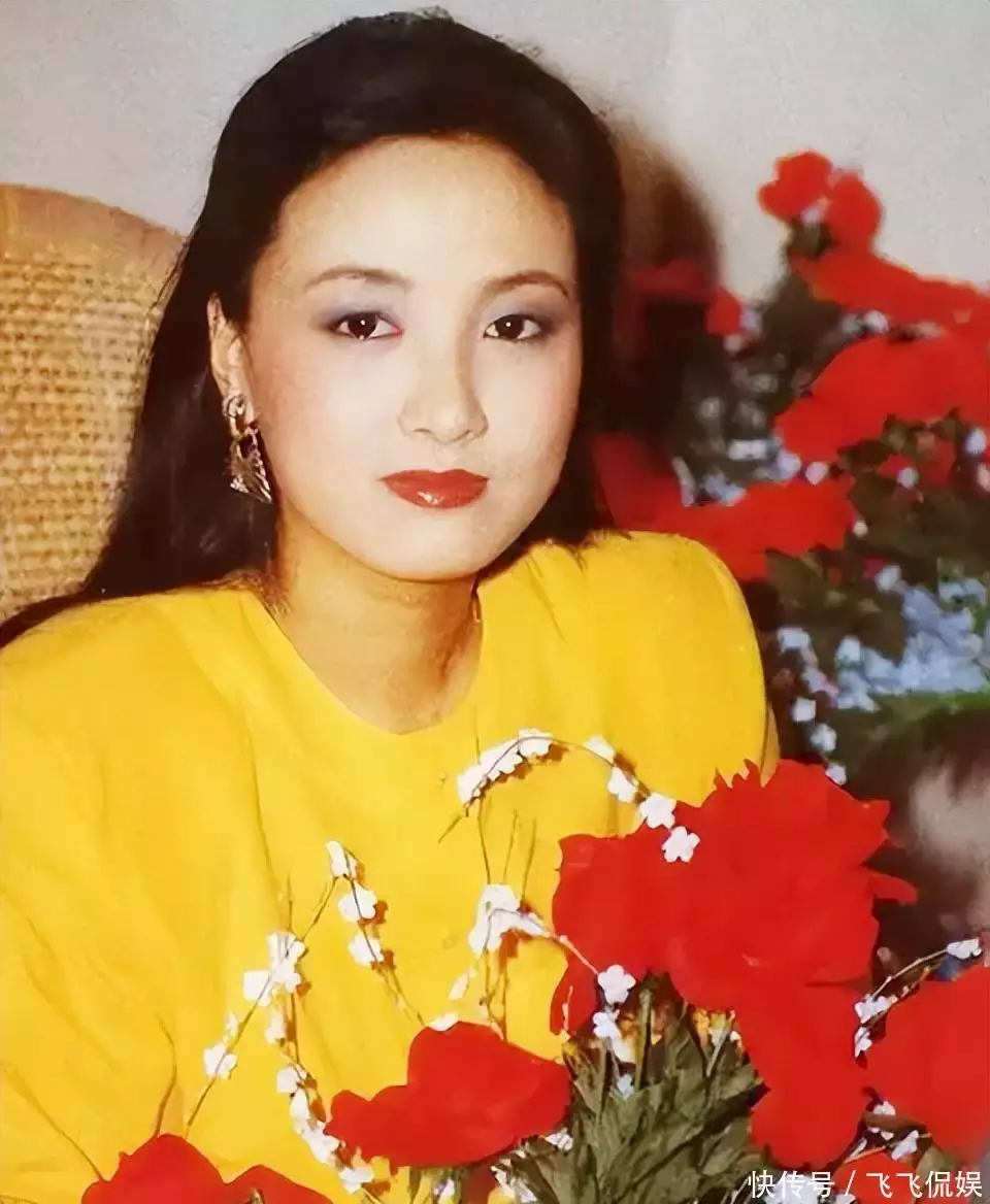 她是张国立前妻，老公移情别恋后她默默放手，现在67岁还是一个人