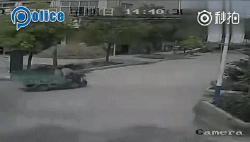 大妈碰瓷：让人尴尬的不忍直视